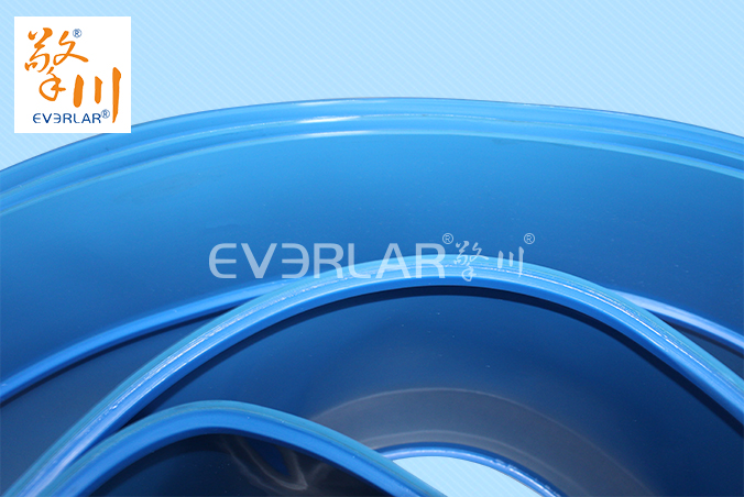 藍(lán)色易清潔帶加導(dǎo)條耐油易清潔食品運輸機工業(yè)皮帶定制