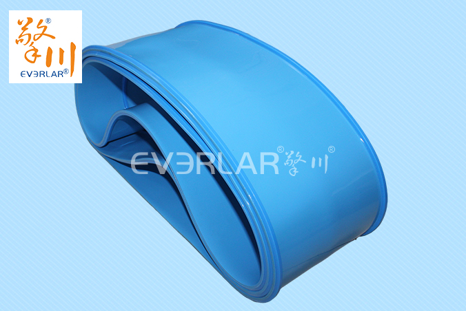 藍(lán)色易清潔帶加導(dǎo)條耐油易清潔食品運輸機工業(yè)皮帶定制