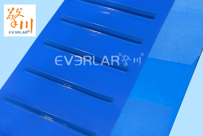 PU輸送帶加擋板導條耐磨防滑藍色食品級自動化流水線傳送帶定制