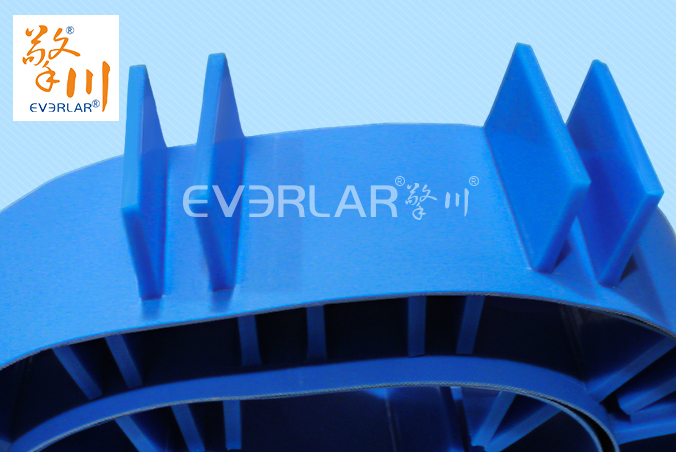 藍色PU輸送帶加擋板耐腐蝕食品級海鮮分揀機專配傳輸帶廠家定制