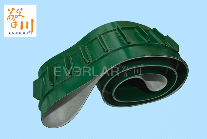 綠色PVC輸送帶加擋板雙導(dǎo)條精準導(dǎo)向防掉落化工建材涂裝線工業(yè)皮帶