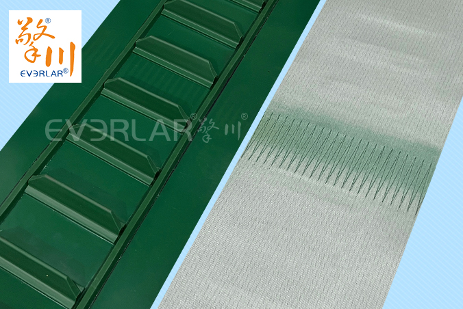 綠色PVC輸送帶加擋板雙導(dǎo)條精準導(dǎo)向防掉落化工建材涂裝線工業(yè)皮帶