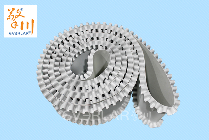 白色PU輸送帶加裙邊食品級耐油食品醫(yī)藥分揀輸送機皮帶廠家定制