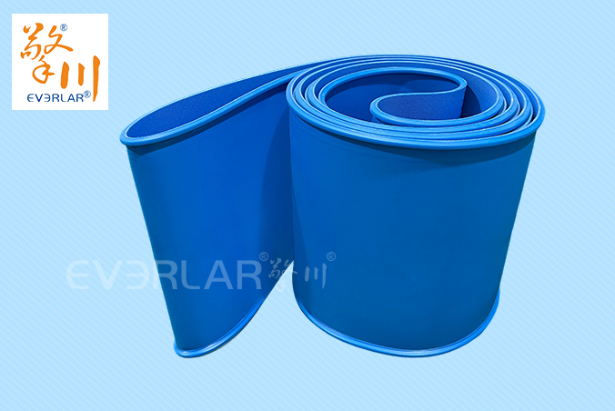 PU輸送帶加導條耐磨耐油食品級藍色啞光傳送帶食品包裝生產線皮帶