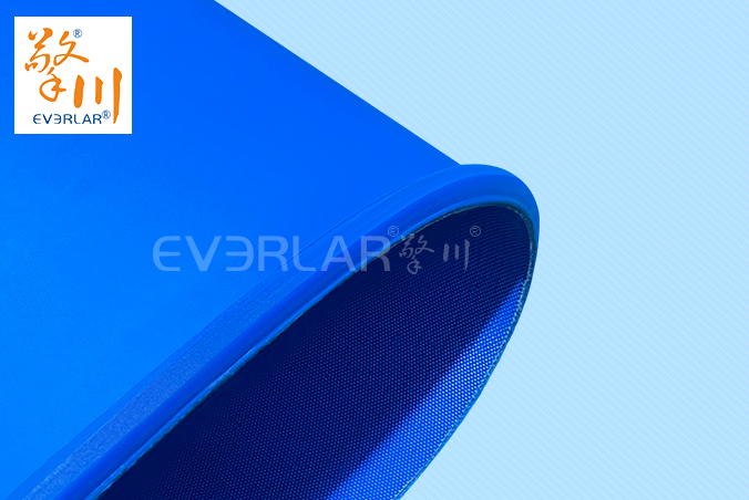 PU輸送帶加導(dǎo)條耐磨耐油食品級(jí)藍(lán)色啞光傳送帶食品包裝生產(chǎn)線皮帶