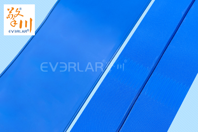 PU輸送帶加導(dǎo)條耐磨耐油食品級(jí)藍(lán)色啞光傳送帶食品包裝生產(chǎn)線皮帶